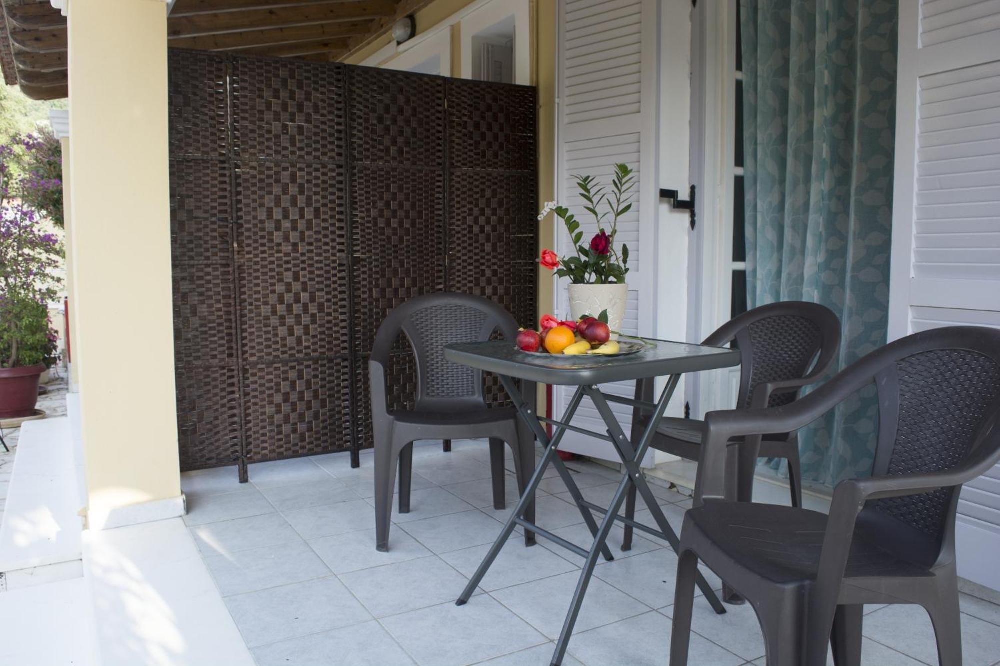 Marina Apartments, Agios Gordios  Exterior photo