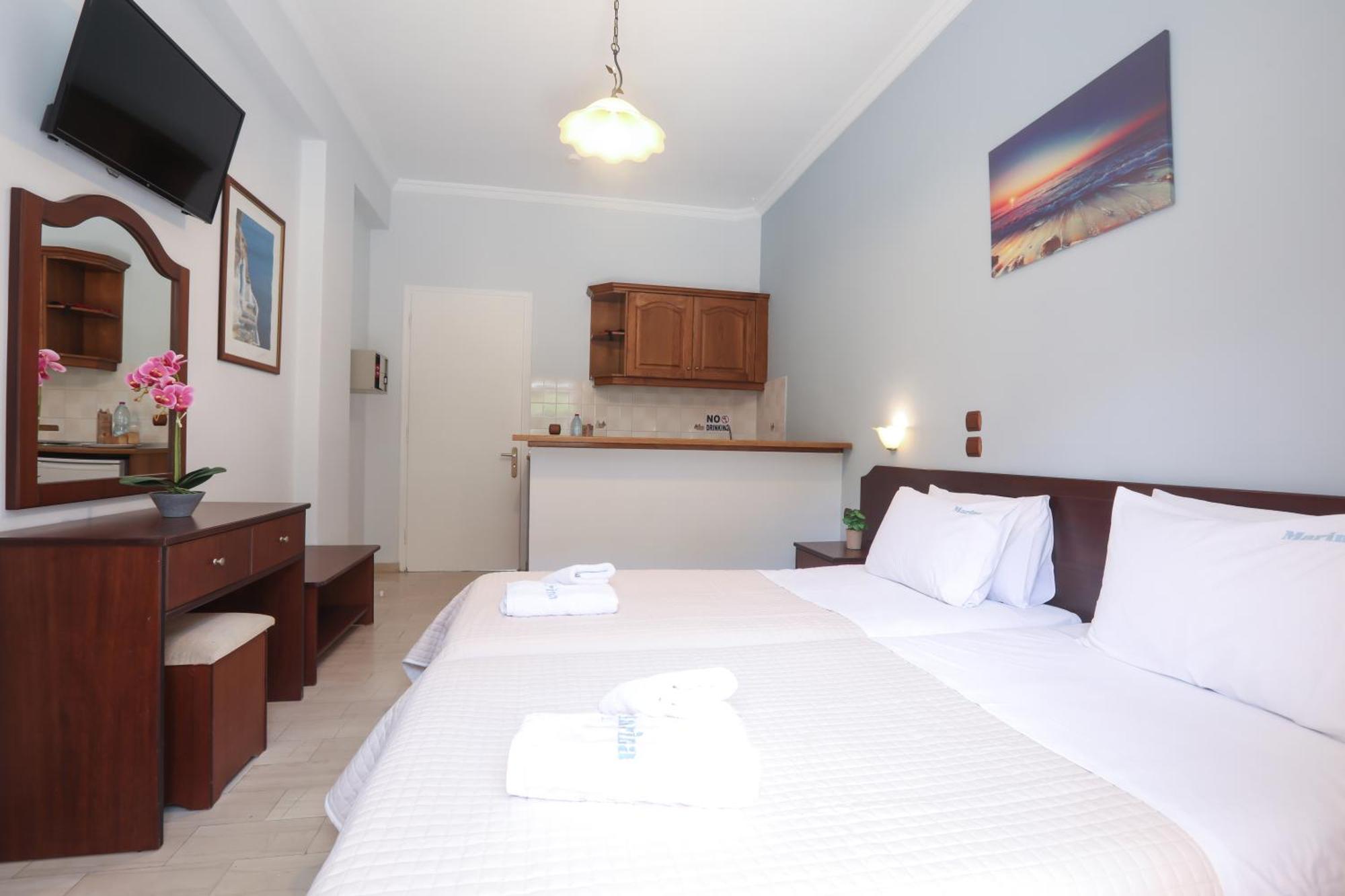 Marina Apartments, Agios Gordios  Exterior photo