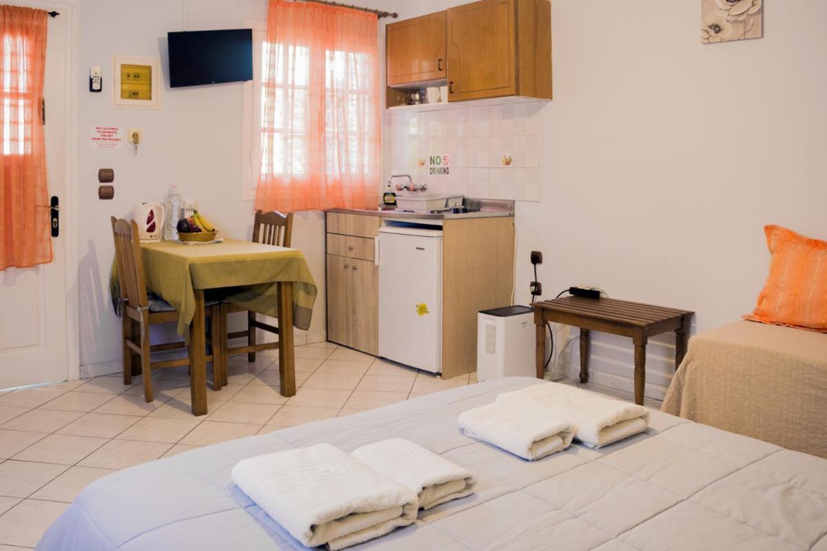 Marina Apartments, Agios Gordios  Exterior photo